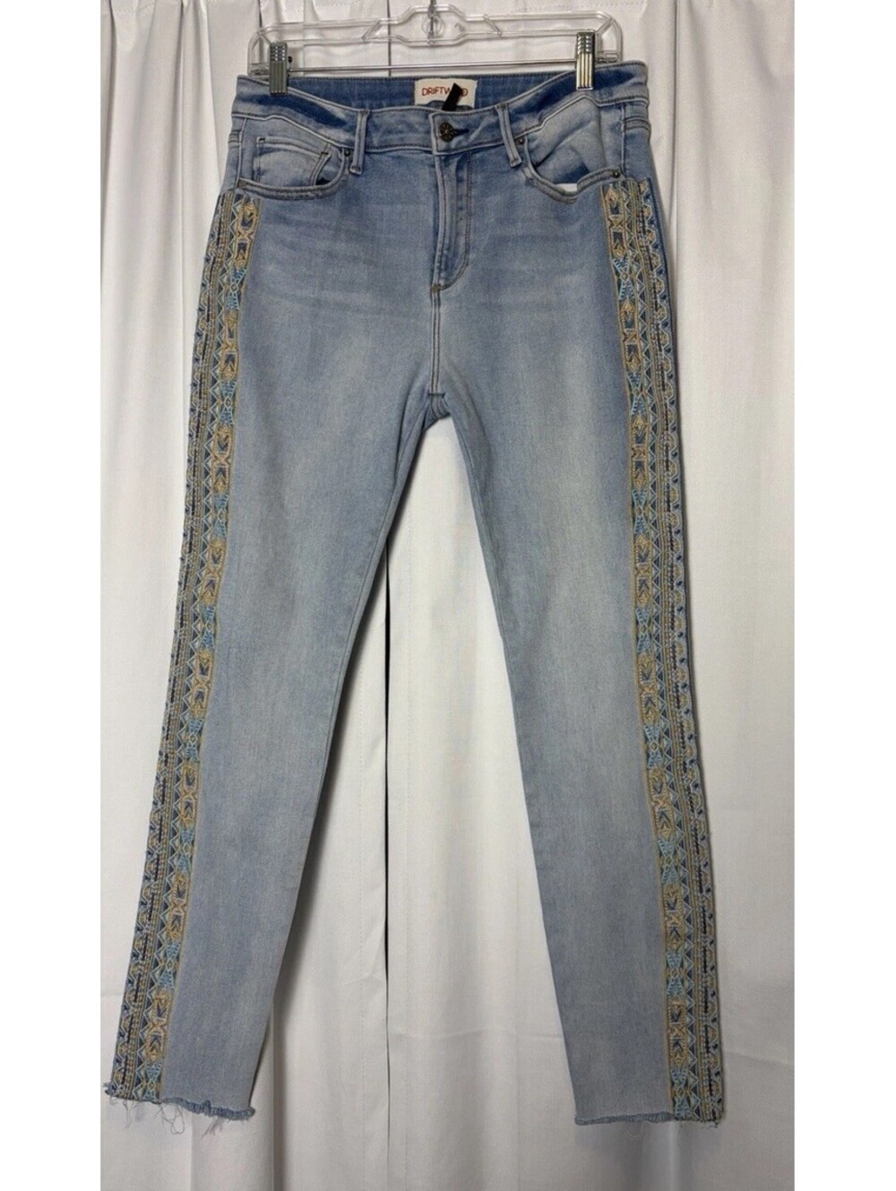 DriftWood Light Wash Embroidered Jackie Jeans Size 30 Length 28 Retail $178